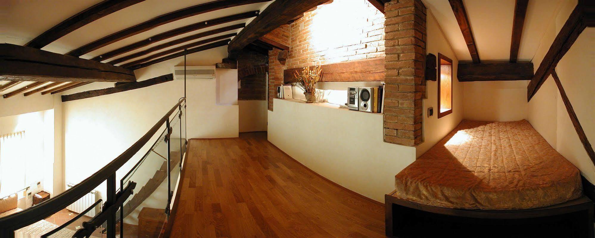 Residenza D'epoca In Piazza Della Signoria Bed and breakfast 2*