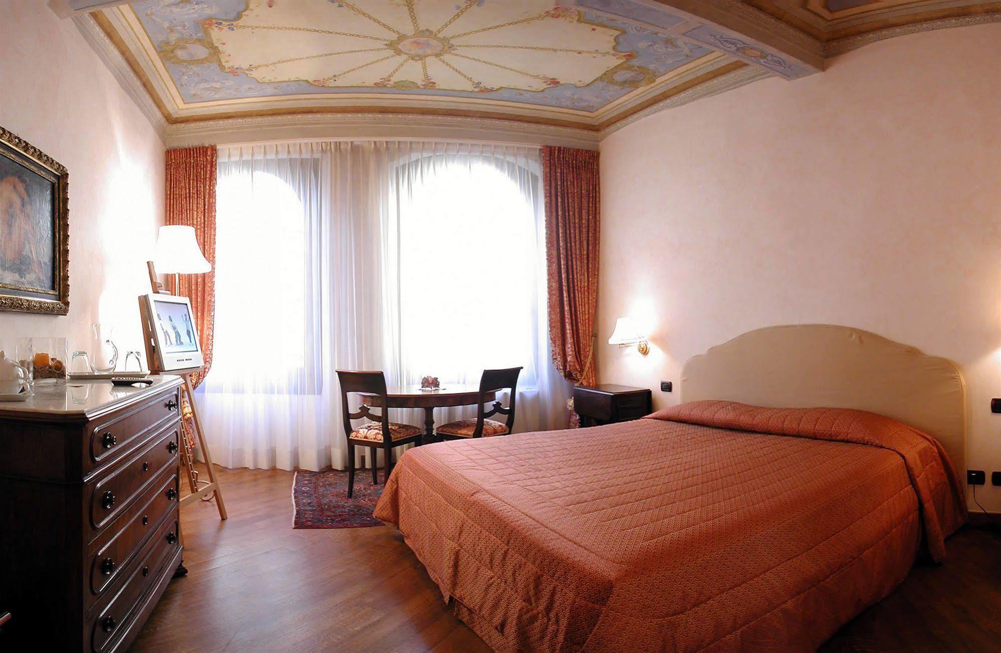 Residenza D'epoca In Piazza Della Signoria Bed and breakfast 2*